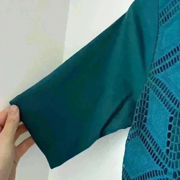 Van Heusen Women’s Turquoise Art  to Wear Geometric Pattern T-Shirt Small - Picture 5 of 8